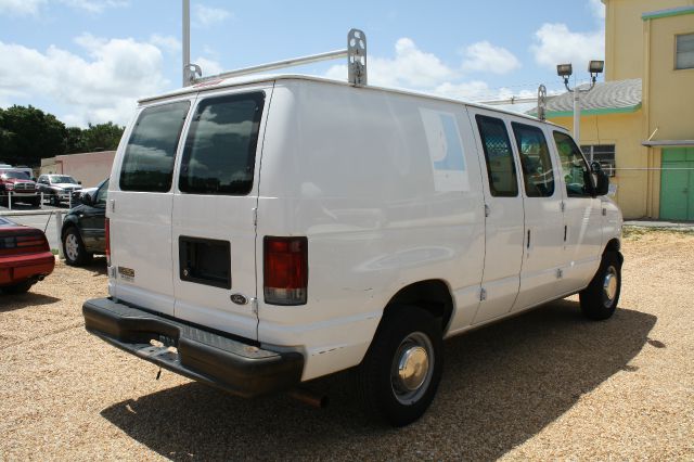 Ford Econoline 2002 photo 1