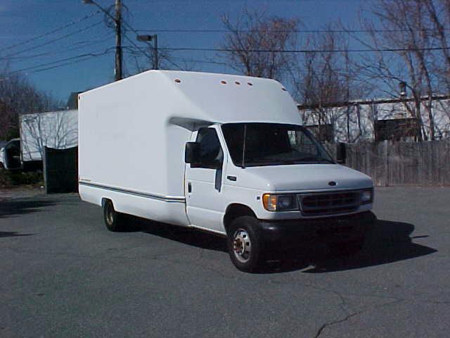 Ford Econoline 2002 photo 2