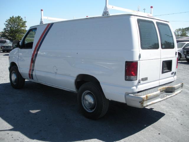 Ford Econoline 2002 photo 1