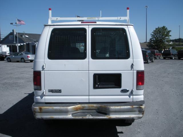 Ford Econoline 2002 photo 2