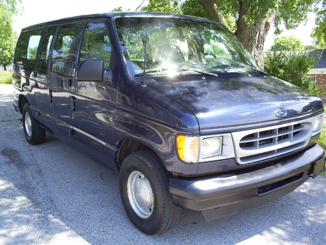 Ford Econoline 2002 photo 2