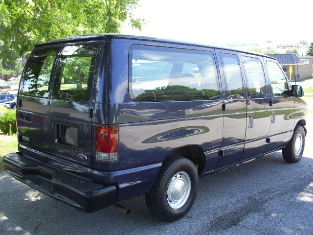 Ford Econoline 2002 photo 4