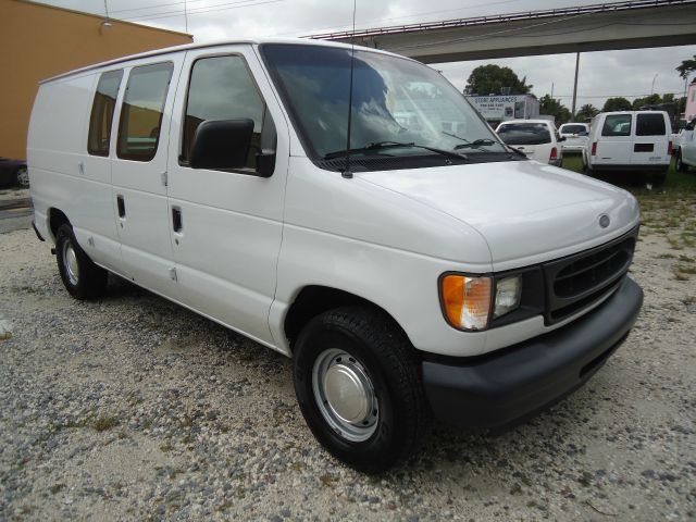 Ford Econoline 2002 photo 1