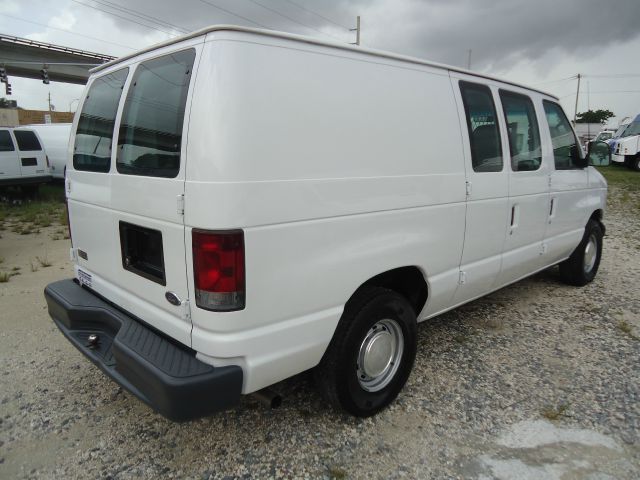 Ford Econoline 2002 photo 3