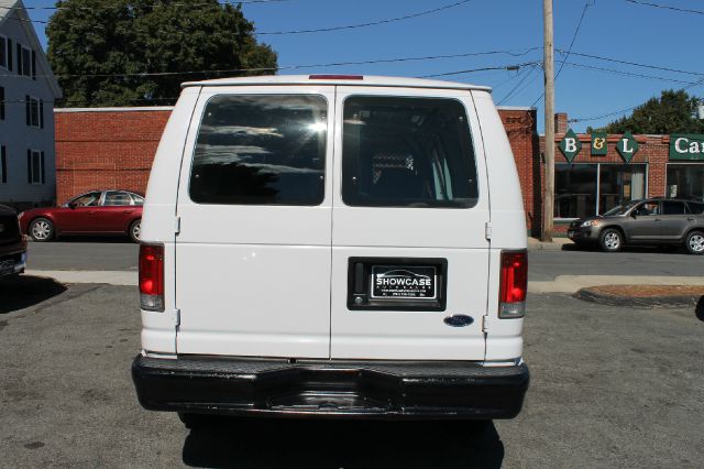 Ford Econoline 2002 photo 1