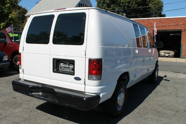 Ford Econoline 2002 photo 2