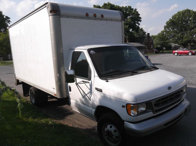 Ford Econoline 2002 photo 8