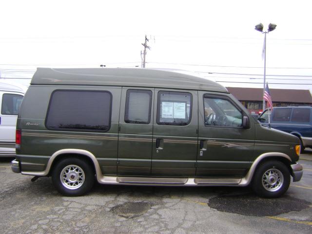 Ford Econoline 2002 photo 2