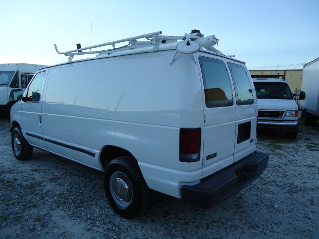 Ford Econoline 2002 photo 2