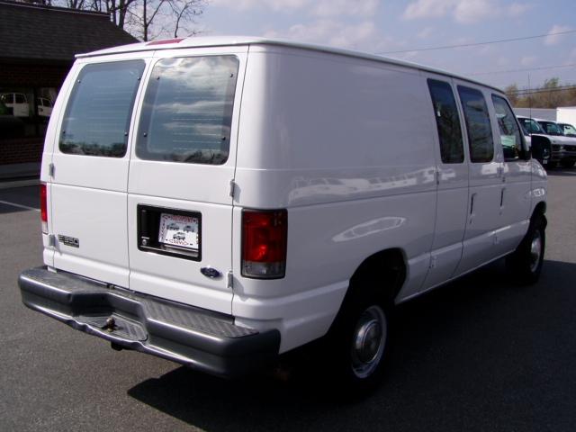 Ford Econoline 2002 photo 1