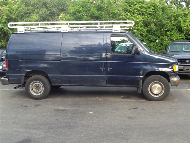 Ford Econoline 2002 photo 1