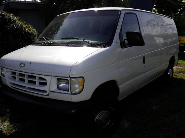 Ford Econoline 2002 photo 2