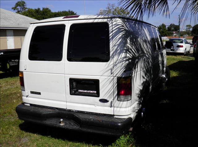 Ford Econoline 2002 photo 1