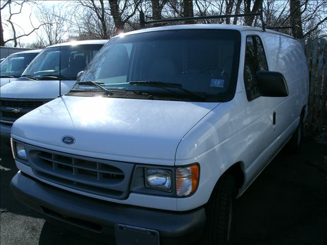 Ford Econoline 2002 photo 1