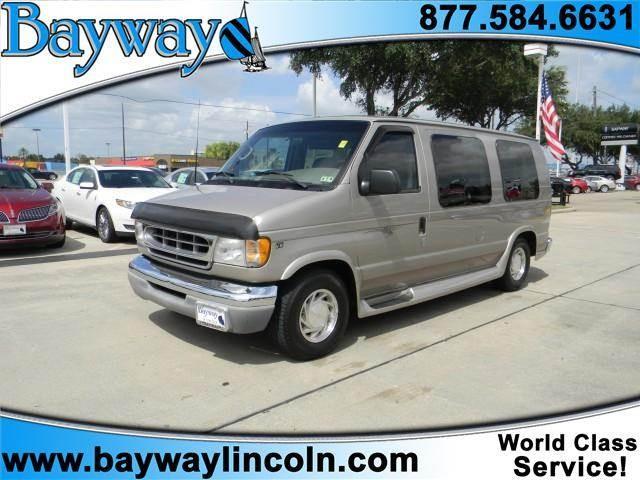 Ford Econoline 2002 photo 3