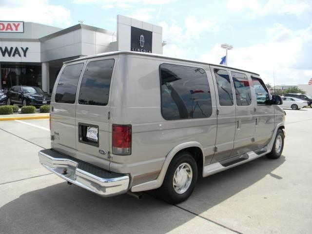 Ford Econoline 2002 photo 4