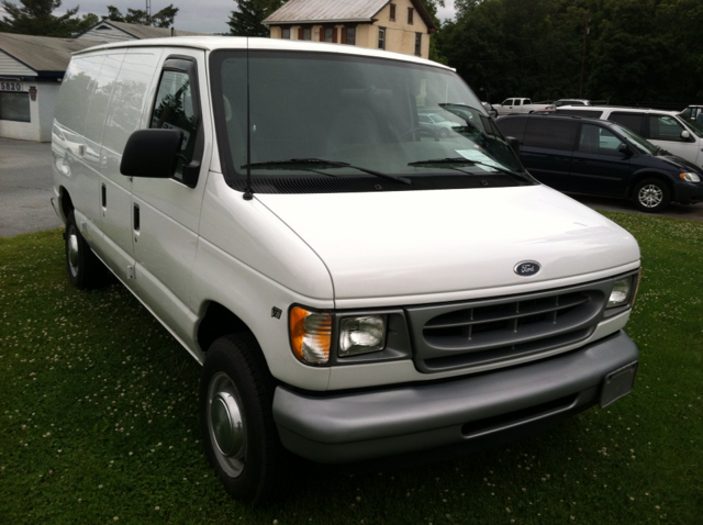 Ford Econoline 2002 photo 1