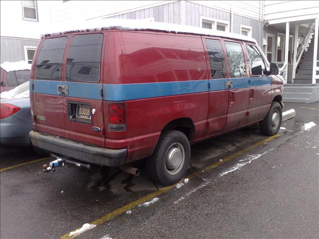 Ford Econoline 2002 photo 1