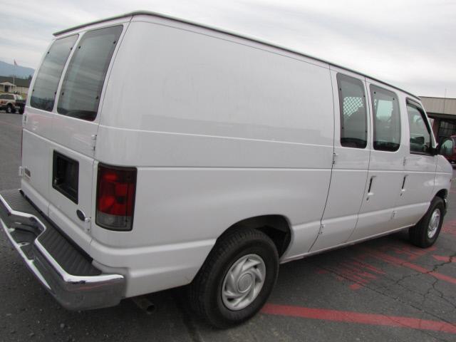 Ford Econoline 2002 photo 1