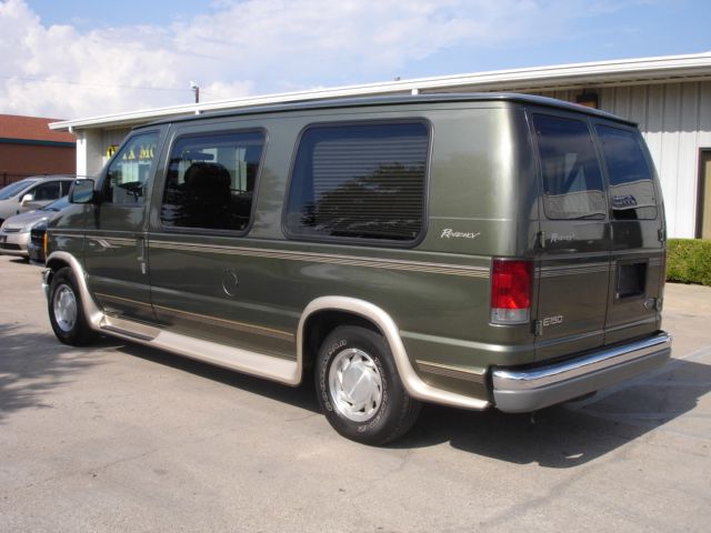 Ford Econoline 2002 photo 3