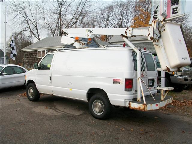 Ford Econoline 2002 photo 1