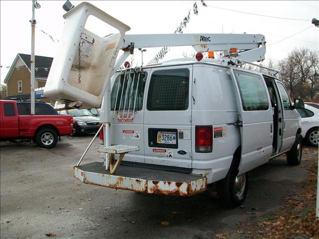 Ford Econoline 2002 photo 2