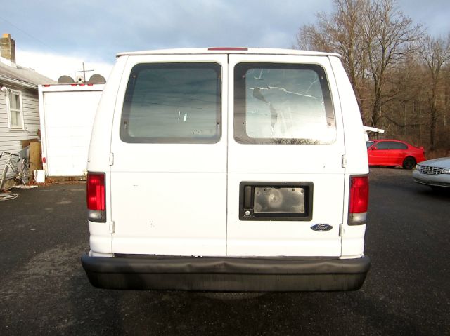 Ford Econoline 2002 photo 1