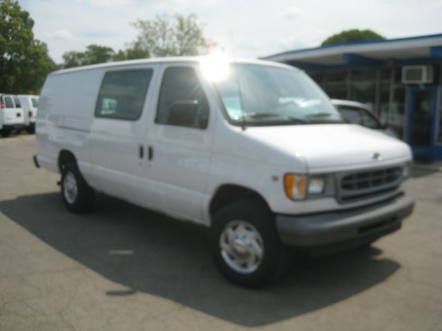 Ford Econoline 2002 photo 1