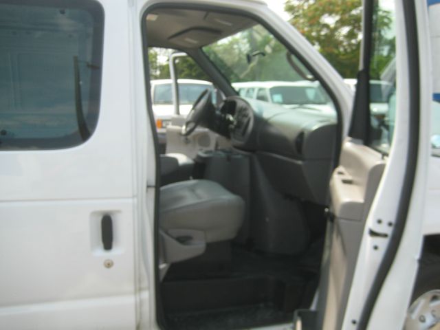 Ford Econoline 2002 photo 2