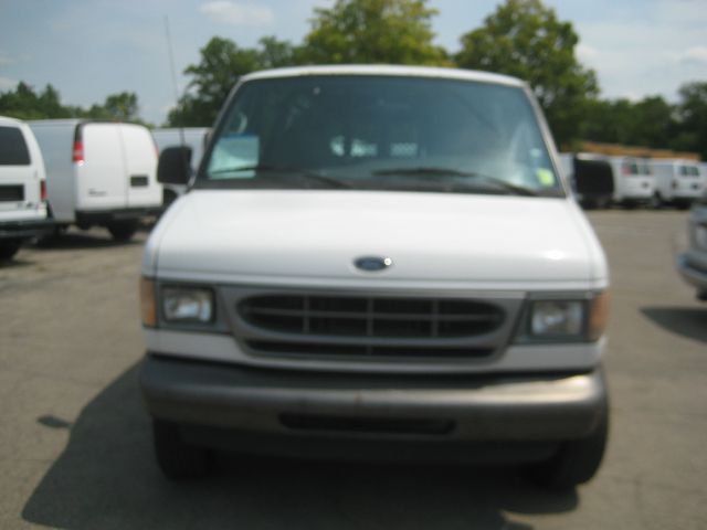 Ford Econoline 2002 photo 3