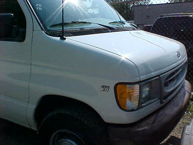 Ford Econoline 2002 photo 1