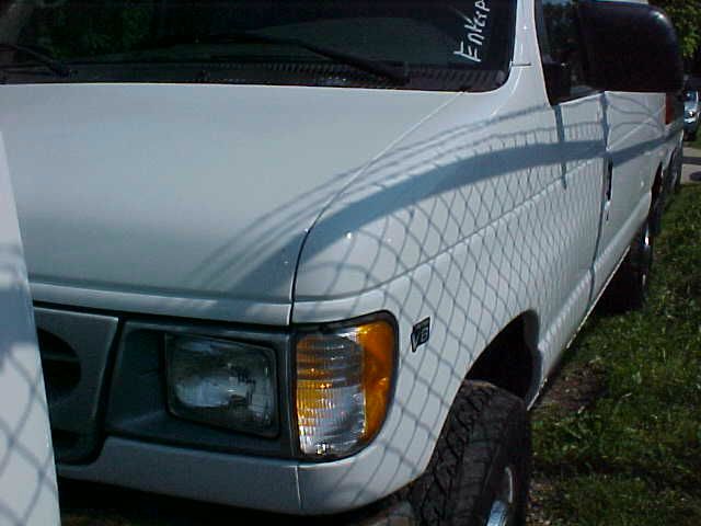 Ford Econoline 2002 photo 2