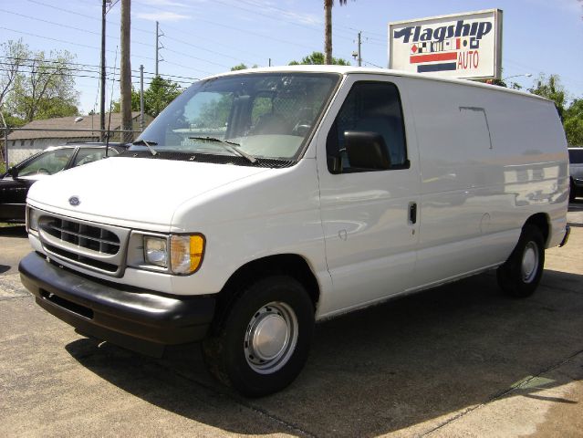 Ford Econoline 2002 photo 1