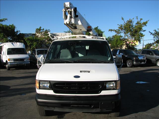 Ford Econoline 2002 photo 1