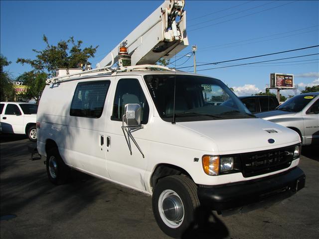 Ford Econoline 2002 photo 2