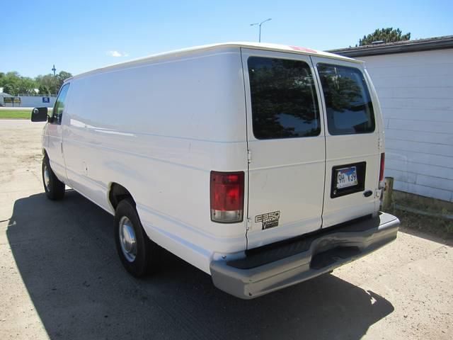 Ford Econoline 2002 photo 2