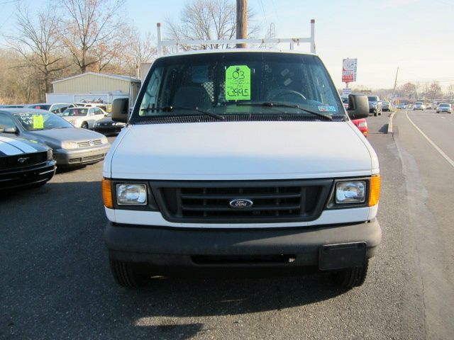 Ford Econoline 2003 photo 1