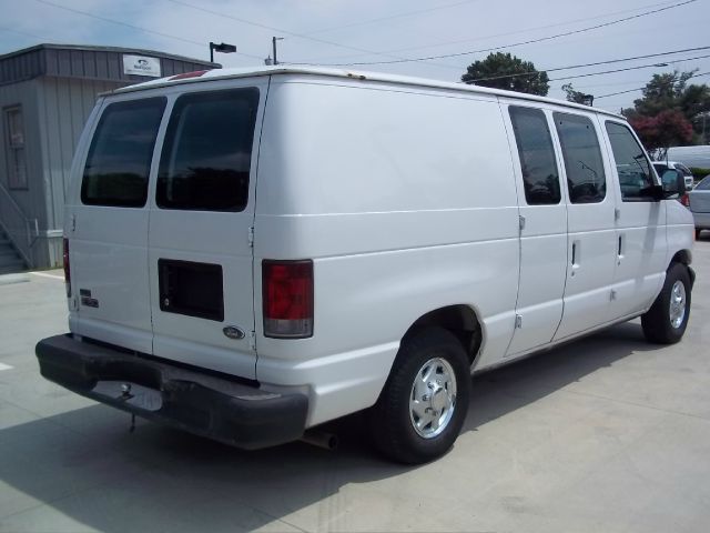 Ford Econoline 2003 photo 2