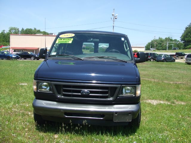 Ford Econoline SE Truck Passenger Van