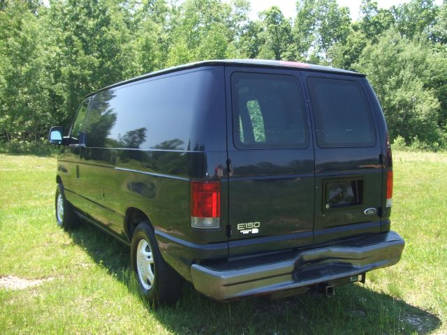 Ford Econoline 2003 photo 2