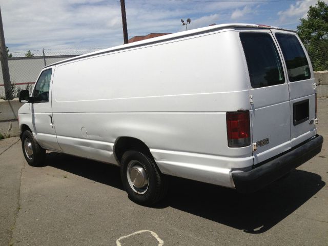 Ford Econoline 2003 photo 1