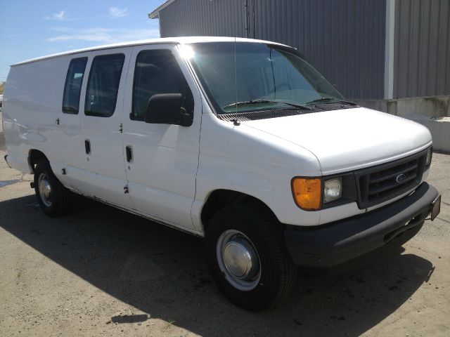 Ford Econoline 2003 photo 2