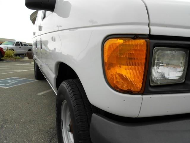 Ford Econoline XLT - Clean Carfax Sharp Passenger Van