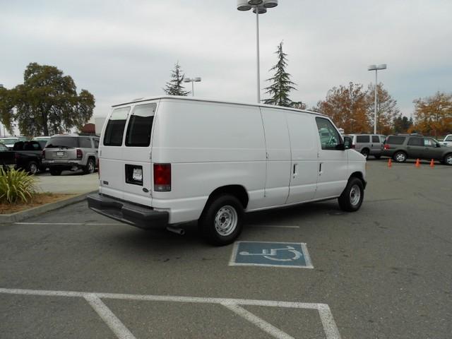 Ford Econoline 2003 photo 2