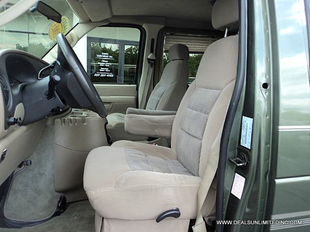 Ford Econoline SE Truck Passenger Van