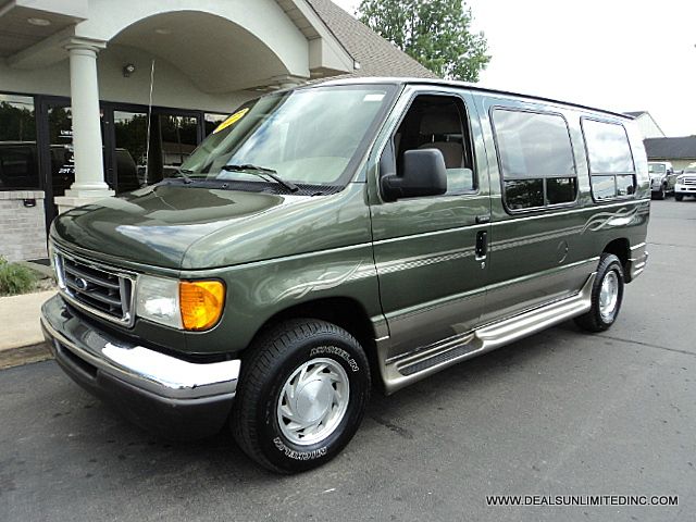 Ford Econoline 2003 photo 16