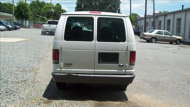 Ford Econoline 2003 photo 1