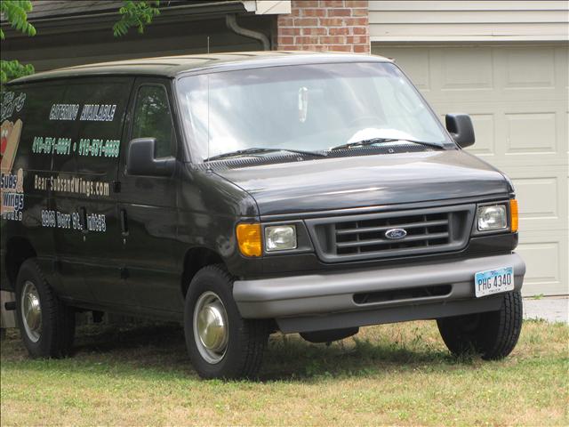 Ford Econoline 2003 photo 2