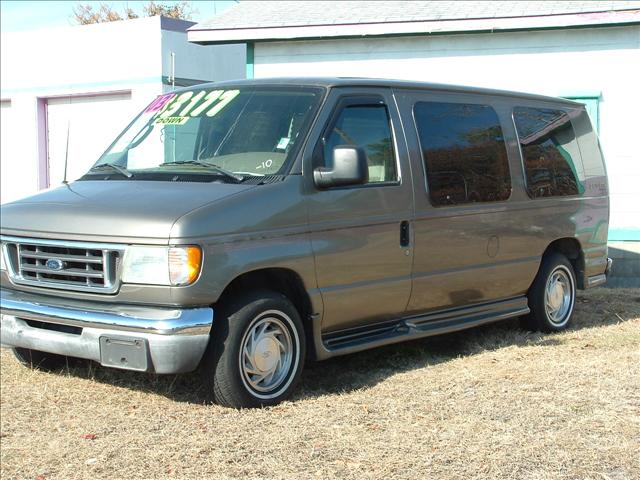 Ford Econoline 2003 photo 1