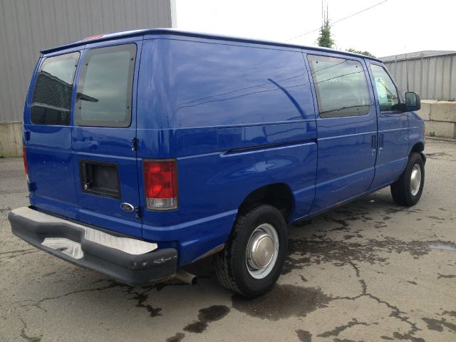 Ford Econoline 2003 photo 1